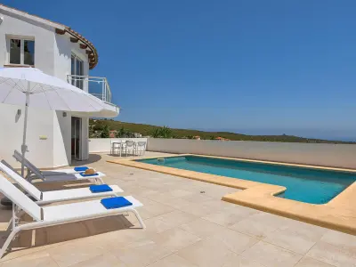 Villa à Benitachell, Villa confortable avec piscine privée à Benitachell, 4 pers. - L1072392