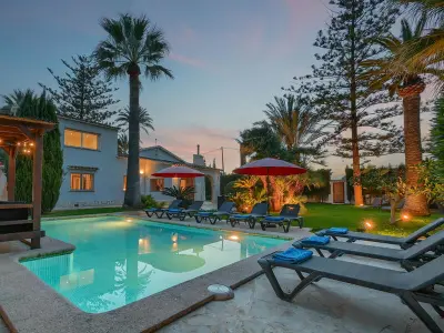 Villa à Denia, Villa Confortable avec Piscine Privée, 500m Plage, proche Restaurants et Loisirs - L1072410