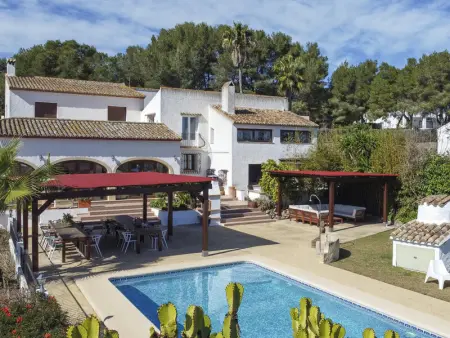 Villa à Xàbia, Villa Classique à Jávea : 6 Chambres, Piscine Privée, Proche Plage, Idéale Familles/Amis - L1072426