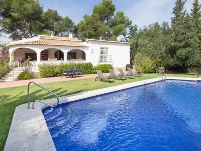 Villa à Xàbia, Villa à Javea avec piscine privée, jardin et proche des plages et commerces -- jusqu'à 6 pers. - L1072430