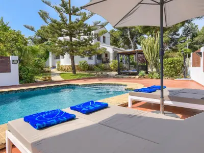 Villa à Xàbia, Villa confortable 4 chambres avec piscine privée à 2 km de la plage - Javea - L1072431