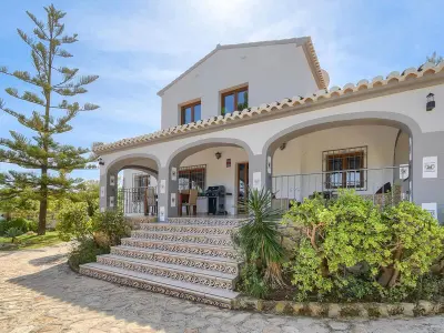 Villa à Xàbia, Villa confortable à Javea avec piscine privée, proche de la plage, idéale pour familles et animaux admis - L1072432