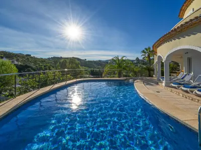 Villa à Xàbia, Villa confortable avec piscine privée, 3 chambres, à 3 km de la plage d'El Arenal, Javea - L1072439