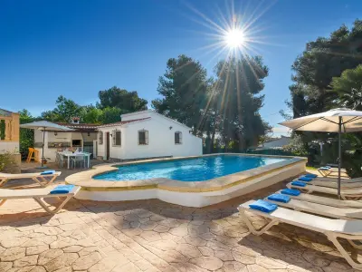 Villa à Xàbia, Villa confortable avec piscine privée, WiFi, animaux admis et parking à Javea - L1072452