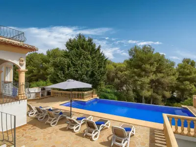 Villa à Xàbia, Villa confortable avec piscine privée, jardin, clim et animaux acceptés - L1072458