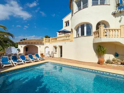 Villa à Xàbia, Villa Classique à Jávea avec Piscine Privée, Jardin et Proche Plage - L1072471
