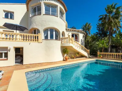 Villa à Xàbia, Villa confortable à Javea avec piscine privée, jardin, proche plage et activités - L1072472