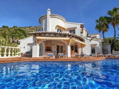 Villa à Moraira, Villa Confortable à Moraira avec Piscine Privée, Proche Plage et Activités - L1072475