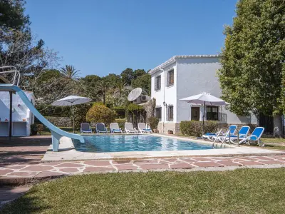 Villa à Xàbia, Villa confortable à Javea avec piscine privée, jardin, climatisation et proche de la plage. - L1072485