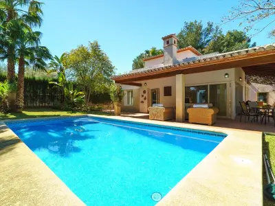 Villa à Xàbia, Villa pour 8 avec piscine privée, jardin et près de la plage à Javea - L1072493