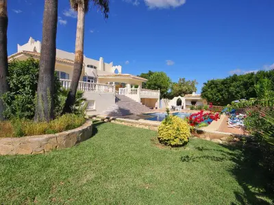 Villa à Xàbia, Villa romantique à Jávea avec piscine privée, jardin, proche plage et golf, idéale pour familles - L1072500