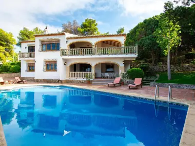 Maison à Xàbia, Grande maison 10p avec piscine privée, jardin et proche plage à Javea - L1072511