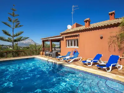 Villa à Xàbia, Villa confortable à Javea avec piscine privée, proche plage et activités, idéale pour 10 personnes - L1072514