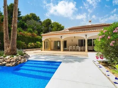 Villa à Xàbia, Villa Charmante avec Piscine Privée, Proche Plage et Commodités, Animaux Bienvenus - L1072537