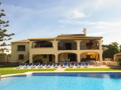 Maison à Xàbia, Villa Confortable à Javea avec Piscine Privée, Proche Plage et Activités Pour 8 Personnes - L1072546