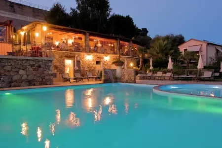 Le Ville negli Olivi, Superbe paysage, vaste pelouse et piscine partagée - Photo 1