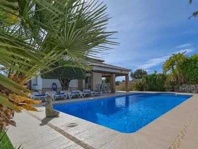 Maison à Benitachell, Belle Maison de vacances à Teulada avec jardin, piscine privée et confort moderne, proche de la plage - L1072581