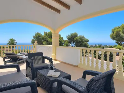 Villa à Xàbia, Villa intime avec piscine privée chauffée, clim, WiFi et parking à Javea - L1072584