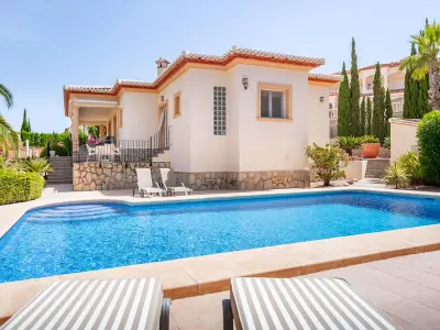 Villa à Xàbia, Villa moderne avec piscine chauffée privée, climatisation et Wi-Fi à Javea - L1072629