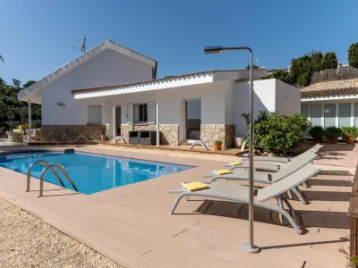 Villa à Tossa de Mar, Villa de Rêve avec Plage Privée et Sécurité 24h à Tossa de Mar, Costa Brava - L1072633