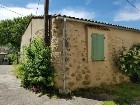 Maison à Revest des Brousses, Maison conviviale avec jardin à Revest-des-Brousses - L1072654