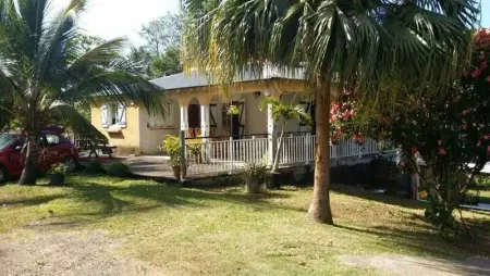 Maison à Duzer, Sainte Rose, Maison accueillante à Sainte-Rose avec terrasse - L1072689