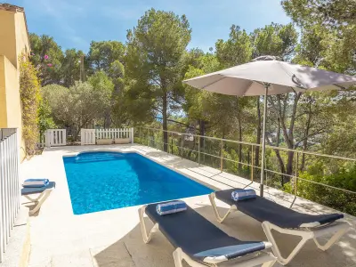 Maison à Tamariu, Villa paisible avec piscine privée à Tamariu, proche plage, idéale familles, jardin et garage - L1072924