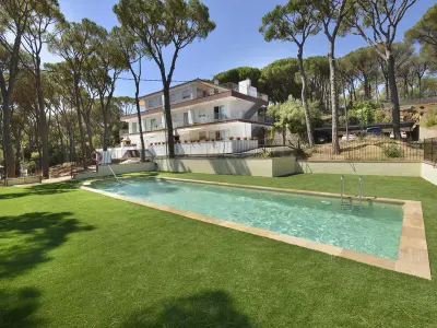 Appartement à Calella de Palafrugell, Appartement T3 avec Piscine et Terrasse à 800m de la Plage - Calella de Palafrugell - L1072932