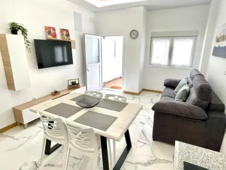 Appartement à Playa de las Américas, Chaleureux appartement rénové avec Wi-Fi et piscine, près des plages et attractions - L1073113