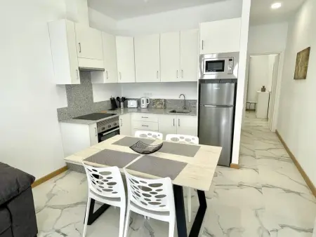 Chaleureux appartement rénové avec Wi-Fi et piscine, près des plages et attractions - Photo 3