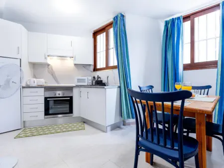 Appartement Charmant avec Piscine et Confort près des Attractions - Photo 2