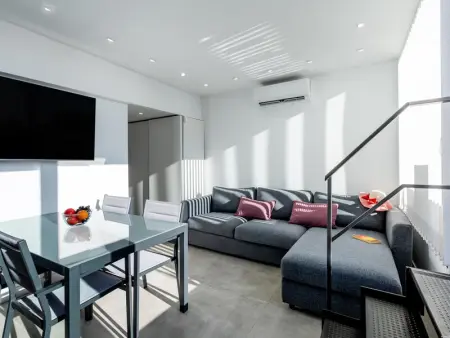 Appartement chic avec terrasse, Wi-Fi, proche plages et attractions - Photo 2