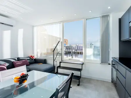 Appartement chic avec terrasse, Wi-Fi, proche plages et attractions - Photo 3