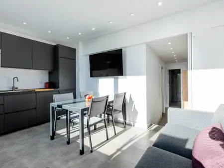 Appartement chic avec terrasse, Wi-Fi, proche plages et attractions - Photo 4