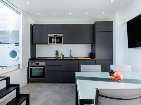 Appartement chic avec terrasse, Wi-Fi, proche plages et attractions - Photo 5