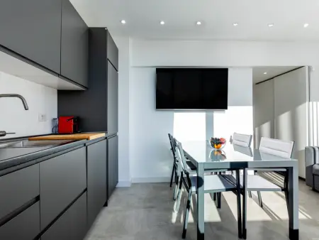 Appartement chic avec terrasse, Wi-Fi, proche plages et attractions - Photo 8