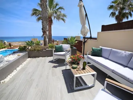 Spectaculaire villa près de la mer avec jardin et piscine privée - Photo 9