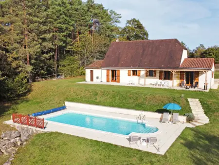 Maison à Les Eyzies de Tayac Sireuil, Maison plain-pied avec piscine privée au cœur du Périgord - L1073226