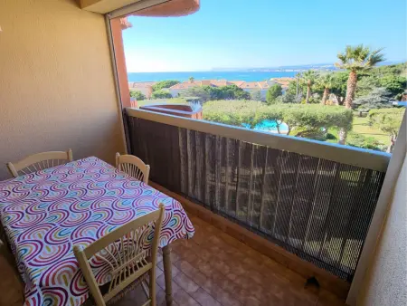 Appartement à Six Fours les Plages, T2 avec Parking Sécurisé, à 300 m de la Plage, Climatisation Mobile - L1073406