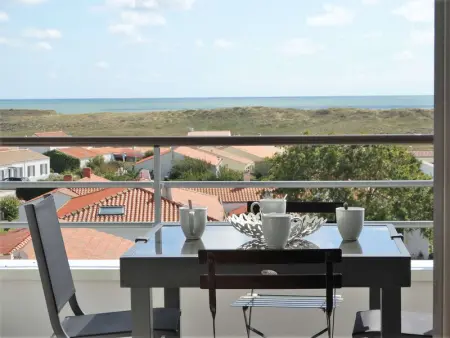 Appartement à Saint Gilles Croix de Vie, Appartement lumineux avec terrasse et parking proche de l'océan - L1073425