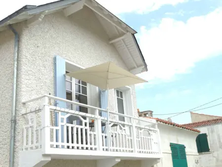 Appartement à Saint Gilles Croix de Vie, Charmante maison balnéaire avec balcon près de la plage - L1073430