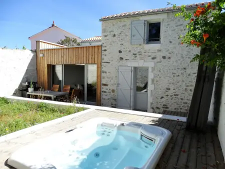 Maison à Saint Gilles Croix de Vie, Maison contemporaine avec spa à St Gilles, proche plage, 10 pers. - L1073432