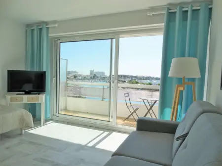 Appartement à Saint Gilles Croix de Vie, Studio lumineux avec balcon à Saint Gilles, idéal pour 2 - L1073435