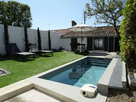 Maison à Saint Gilles Croix de Vie, Maison typique avec piscine proche plage - L1073438