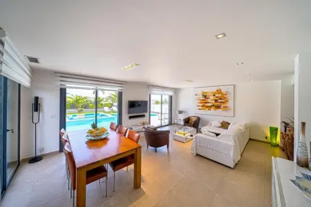 Villa Torremendo, Villa élégante avec vue sur le lac - Photo 14