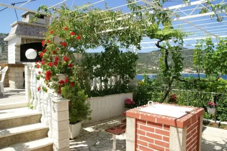 Tatjana, Appartement à Vinisce à 100m de la mer - Photo 1