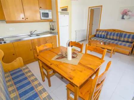 Appartement à Roses, Appartement confortable à Roses avec piscine, jardin, proche plage, pour 4 personnes - L1073655