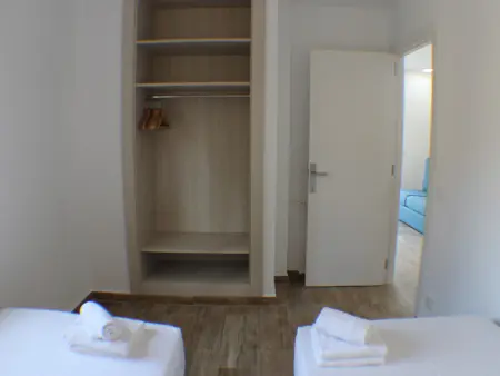 Appartement à Roses, Appartement pour 4 personnes à Roses avec piscine et jardin, proche des plages et activités. - L1073674