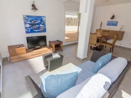 Appartement à Roses, Appartement moderne à Roses pour 4 pers. à 350m de la plage avec piscine et commerces à proximité - L1073762
