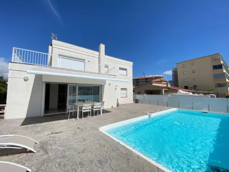 Villa à Roses, Villa pour 8 à Rosas avec piscine privée, parking et internet, près de la mer - L1073795